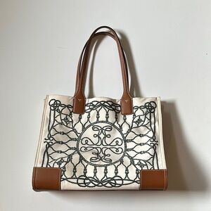 Elegant Tory Burch Tote Bag